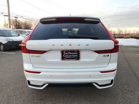 Certified 2025 Volvo XC60 B5 Plus image 3
