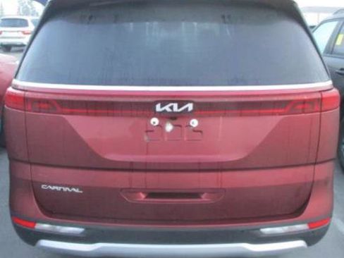 Certified 2024 Kia Carnival LX image 6