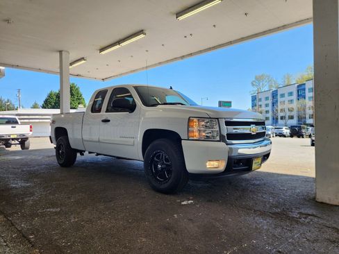 Used 2007 Chevrolet Silverado 1500 LT w/ 1LT Convenience Package AWD/4WD image 7