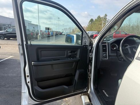 Used 2017 RAM 1500 Express AWD/4WD image 12