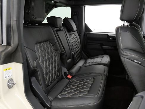 Used 2025 Ford Bronco Outer Banks AWD/4WD image 17