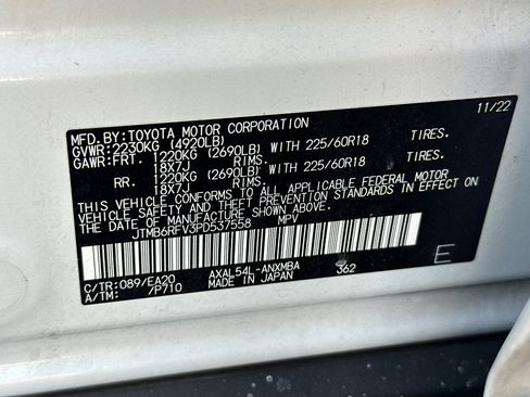 Used 2023 Toyota RAV4 XLE Premium image 28