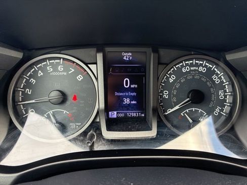 Used 2019 Toyota Tacoma TRD Sport image 33