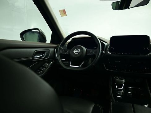 Used 2023 Nissan Rogue SL w/ SL Premium Package image 7