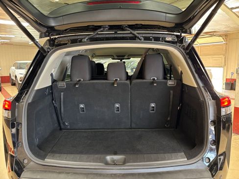 Used 2025 Nissan Pathfinder SV FWD image 34