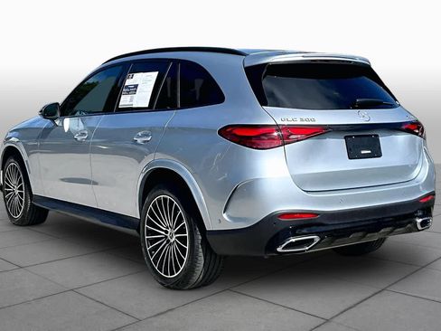 Used 2025 Mercedes-Benz GLC 300 4MATIC image 12