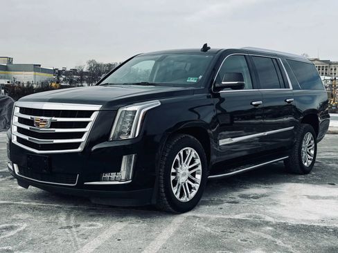 Used 2020 Cadillac Escalade ESV 4WD image 3