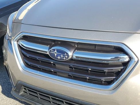 Used 2019 Subaru Outback 2.5i Limited w/ Popular Package #2 AWD/4WD image 5