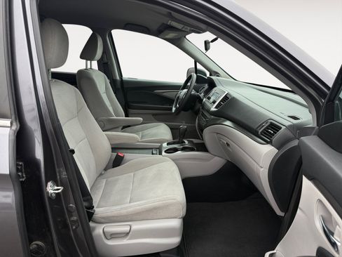 Certified 2018 Honda Pilot LX image 18