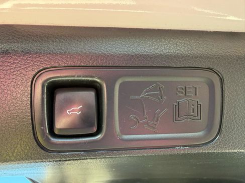 Used 2021 Ford Expedition Limited image 18