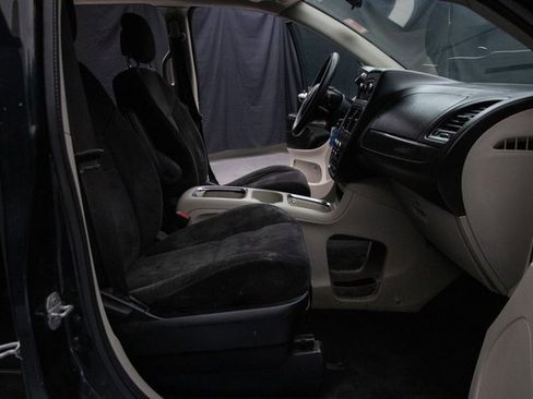 Used 2014 Dodge Grand Caravan SXT image 14