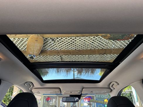 Used 2018 Nissan Rogue SL w/ Premium Package image 12