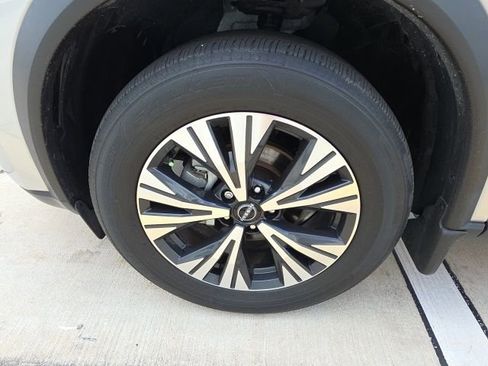 Used 2023 Nissan Rogue SV FWD image 10