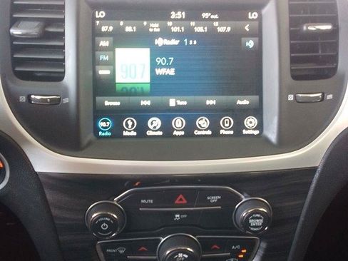 Used 2018 Chrysler 300 Touring L RWD image 10