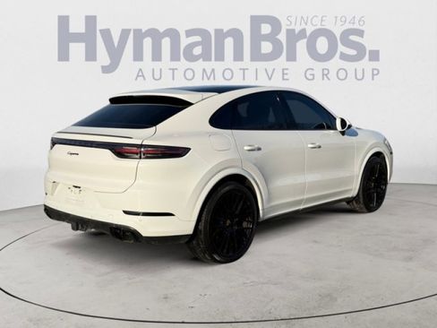 Used 2023 Porsche Cayenne Platinum Edition w/ Performance Package image 3