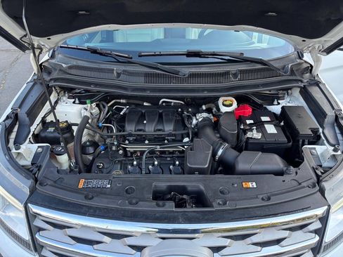 Used 2018 Ford Explorer XLT w/ Equipment Group 202A AWD/4WD image 25