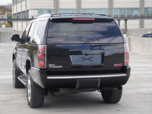 Used 2011 GMC Yukon Denali image 17