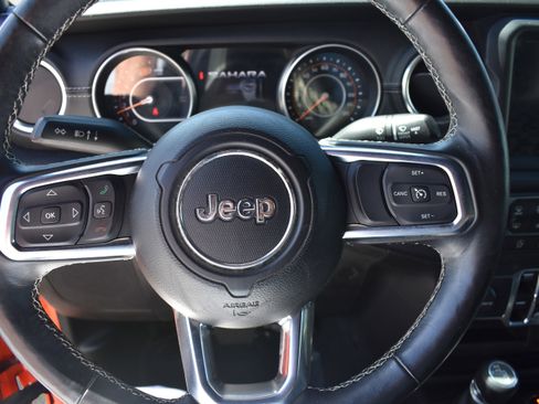 Used 2018 Jeep Wrangler Unlimited Sahara AWD/4WD image 12