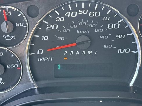 Used 2019 Chevrolet Express 2500 w/ Driver Convenience Package RWD image 29