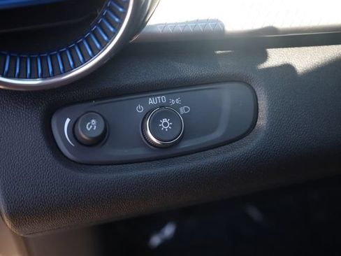 Used 2025 Chevrolet Trax LT FWD image 10