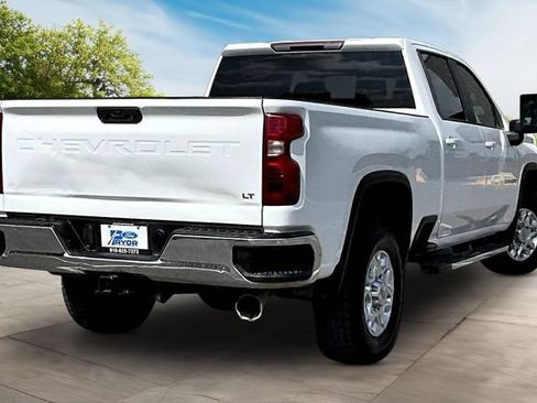Used 2022 Chevrolet Silverado 2500 LT w/ Convenience Package AWD/4WD image 2