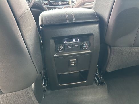 Used 2023 Chevrolet Traverse LT image 16