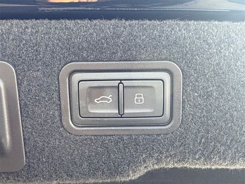 Used 2022 Audi A8 L 3.0T w/ Executive Package image 17