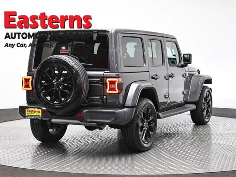 Used 2025 Jeep Wrangler Unlimited Sahara AWD/4WD image 5