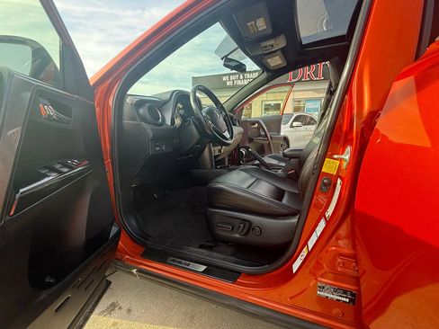 Used 2016 Toyota RAV4 SE image 9