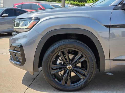 Used 2023 Volkswagen Atlas SEL R-Line AWD/4WD image 13