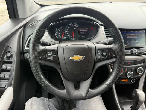 Used 2021 Chevrolet Trax LT FWD image 12