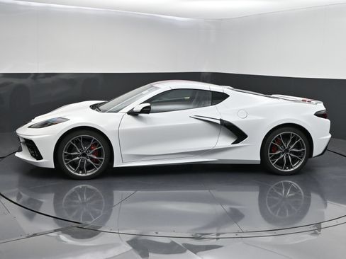 New 2027 Chevrolet Corvette Stingray Coupe w/ 1LT RWD image 4