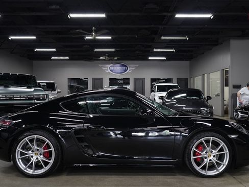 Used 2021 Porsche 718 Cayman RWD image 6