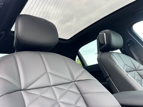 Used 2025 BMW 740i w/ Premium Package image 20