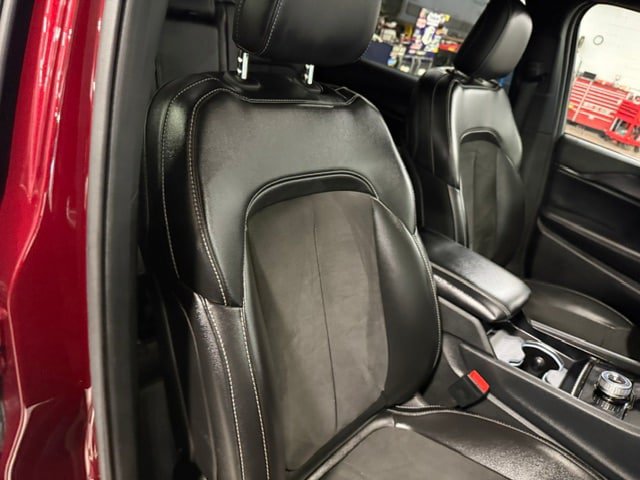 Used 2024 Jeep Grand Cherokee L Altitude AWD/4WD image 12
