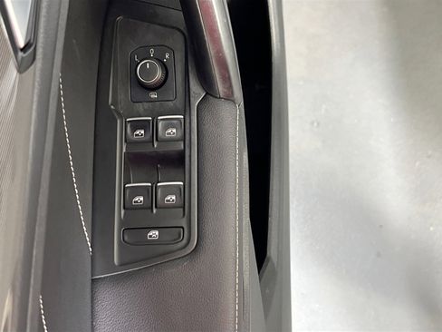 Used 2023 Volkswagen Tiguan SE AWD/4WD image 17