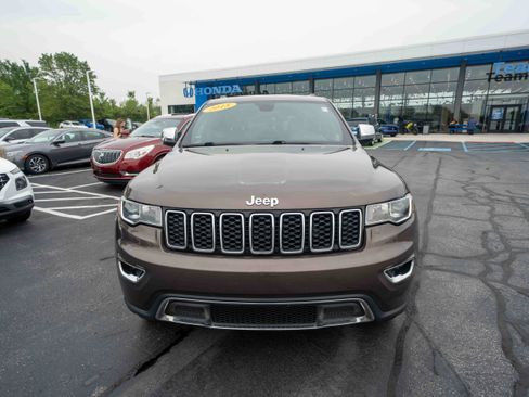 Used 2018 Jeep Grand Cherokee Limited AWD/4WD image 2