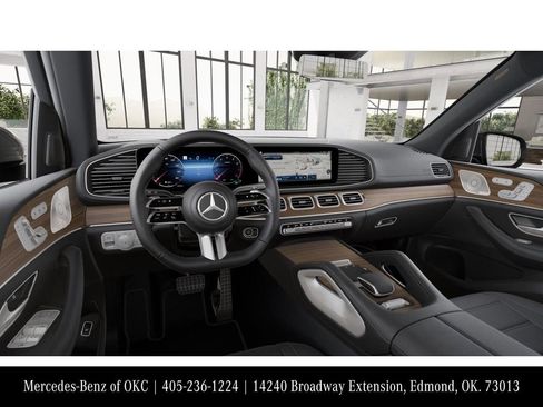 New 2026 Mercedes-Benz GLS 450 4MATIC image 3
