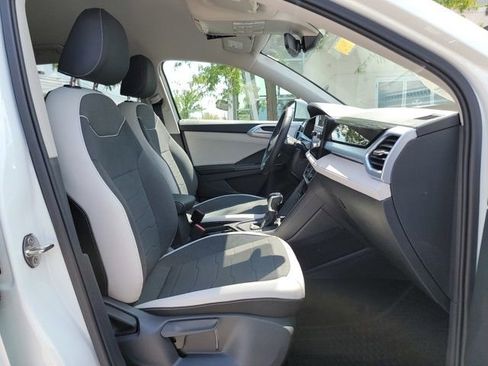 New 2025 Volkswagen Taos SE image 17