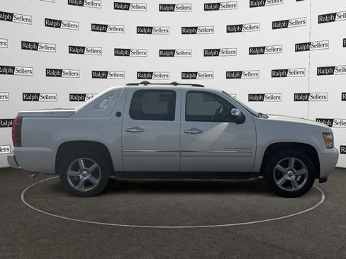 Used 2013 Chevrolet Avalanche LTZ RWD image 7