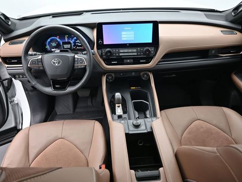 Used 2024 Toyota Grand Highlander AWD Hybrid image 22