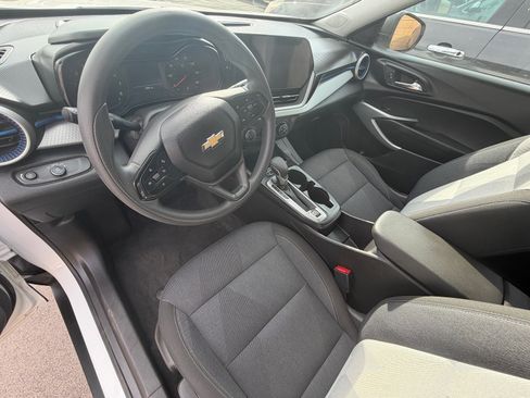 Used 2025 Chevrolet Trax LS image 7