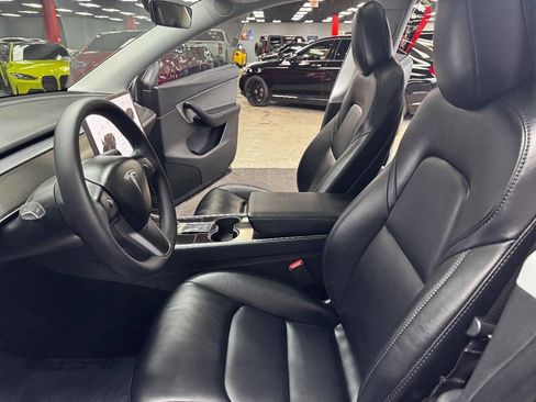 Used 2021 Tesla Model Y Long Range AWD/4WD image 33