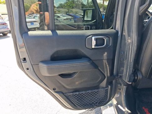 Used 2019 Jeep Wrangler Unlimited Sahara AWD/4WD image 24