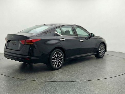 Used 2025 Nissan Altima 2.5 SV image 9