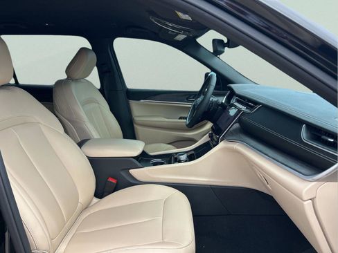 Certified 2024 Jeep Grand Cherokee L Limited w/ Black Appearance Package image 13