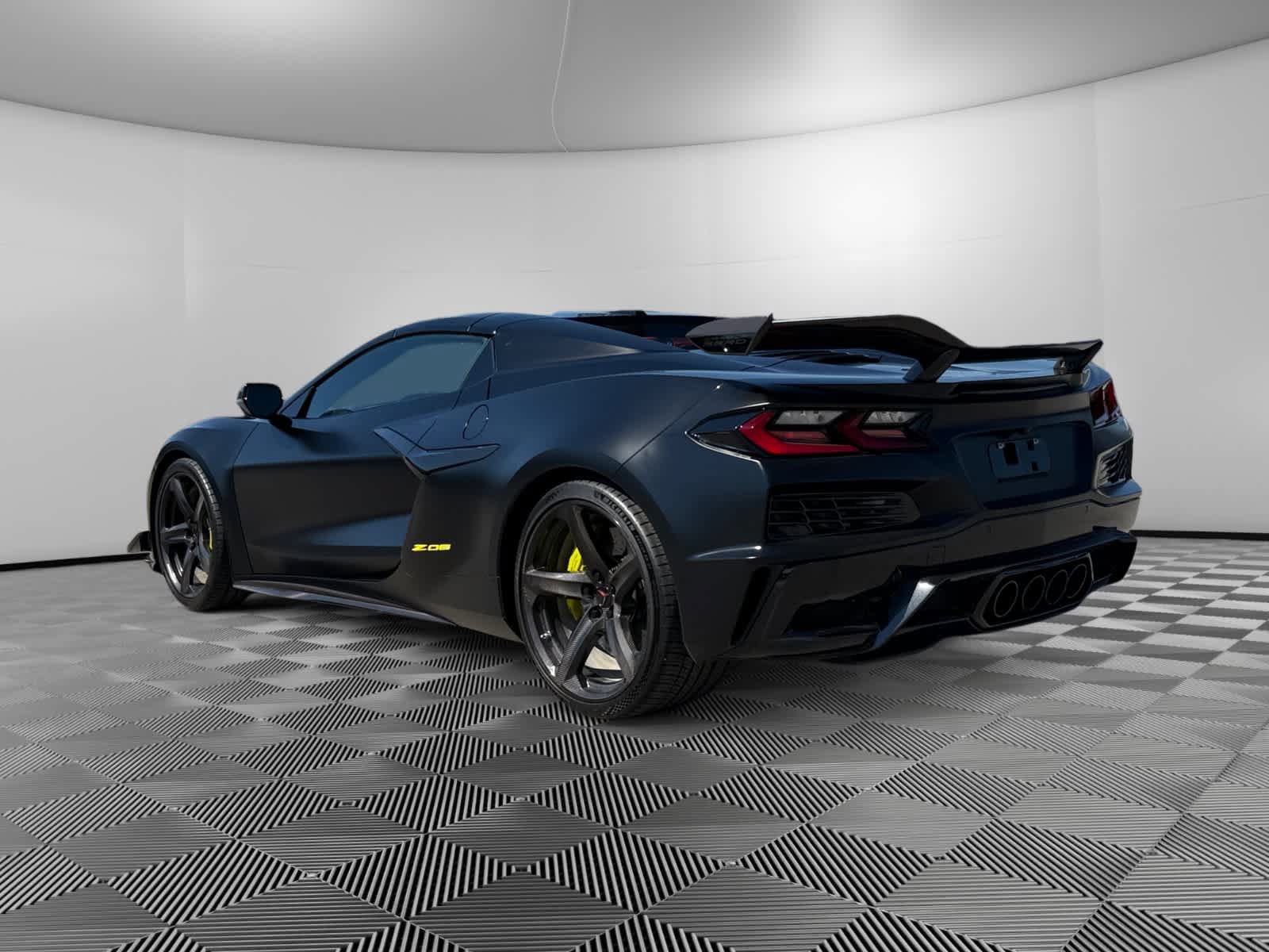 Used 2023 Chevrolet Corvette Z06 w/ Z07 Performance Package RWD image 3