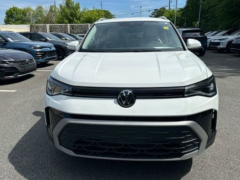 Used 2025 Volkswagen Taos SE FWD image 2