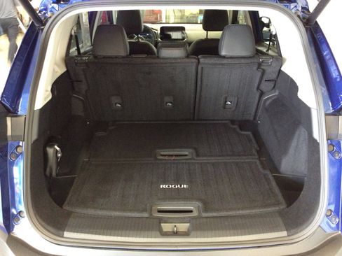 Used 2023 Nissan Rogue SL w/ SL Premium Package image 6