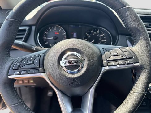 Used 2019 Nissan Rogue SV AWD/4WD image 18